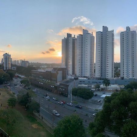 707- Apartamento Encantador, Amplo E Decorado, Quarto, Sala, Cozinha, Mobiliario Moderno, Cozinha Completa Com Utensilios , Excelente Vista Da Cidade E Localizacao Privelegiada No Bairro Bigorrilho กูรีตีบา ภายนอก รูปภาพ