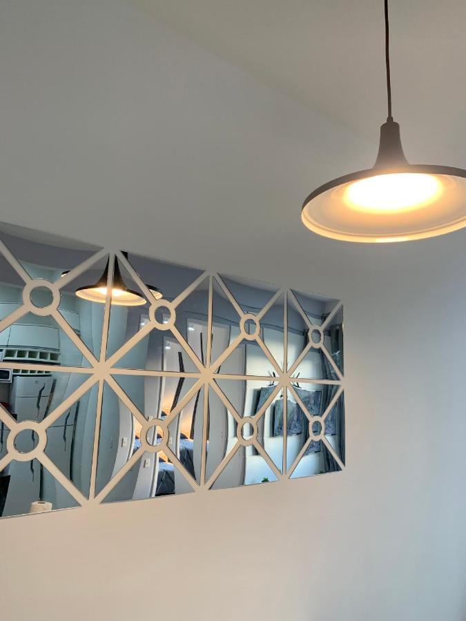 707- Apartamento Encantador, Amplo E Decorado, Quarto, Sala, Cozinha, Mobiliario Moderno, Cozinha Completa Com Utensilios , Excelente Vista Da Cidade E Localizacao Privelegiada No Bairro Bigorrilho กูรีตีบา ภายนอก รูปภาพ