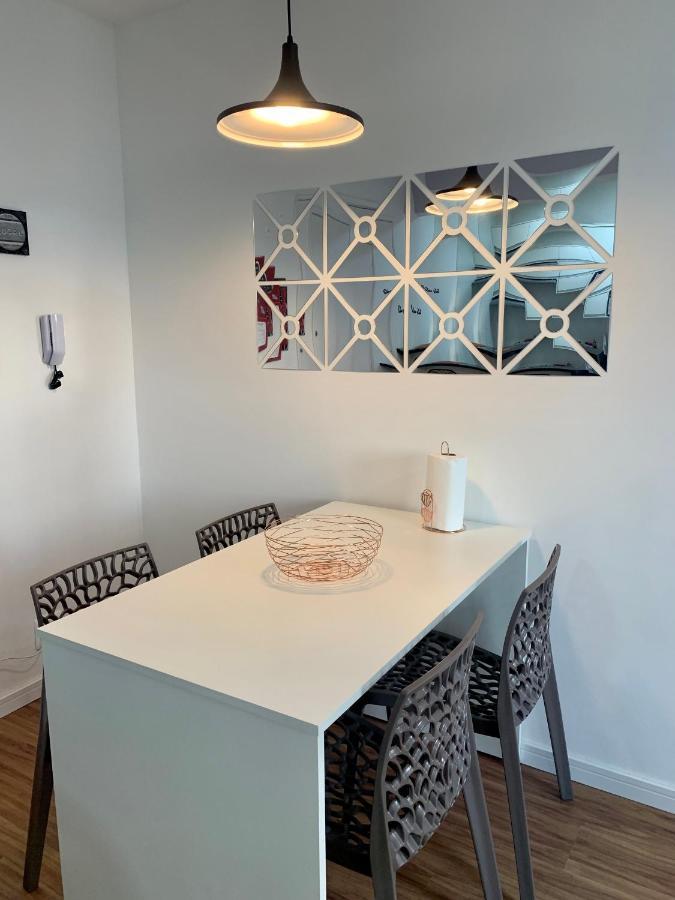 707- Apartamento Encantador, Amplo E Decorado, Quarto, Sala, Cozinha, Mobiliario Moderno, Cozinha Completa Com Utensilios , Excelente Vista Da Cidade E Localizacao Privelegiada No Bairro Bigorrilho กูรีตีบา ภายนอก รูปภาพ